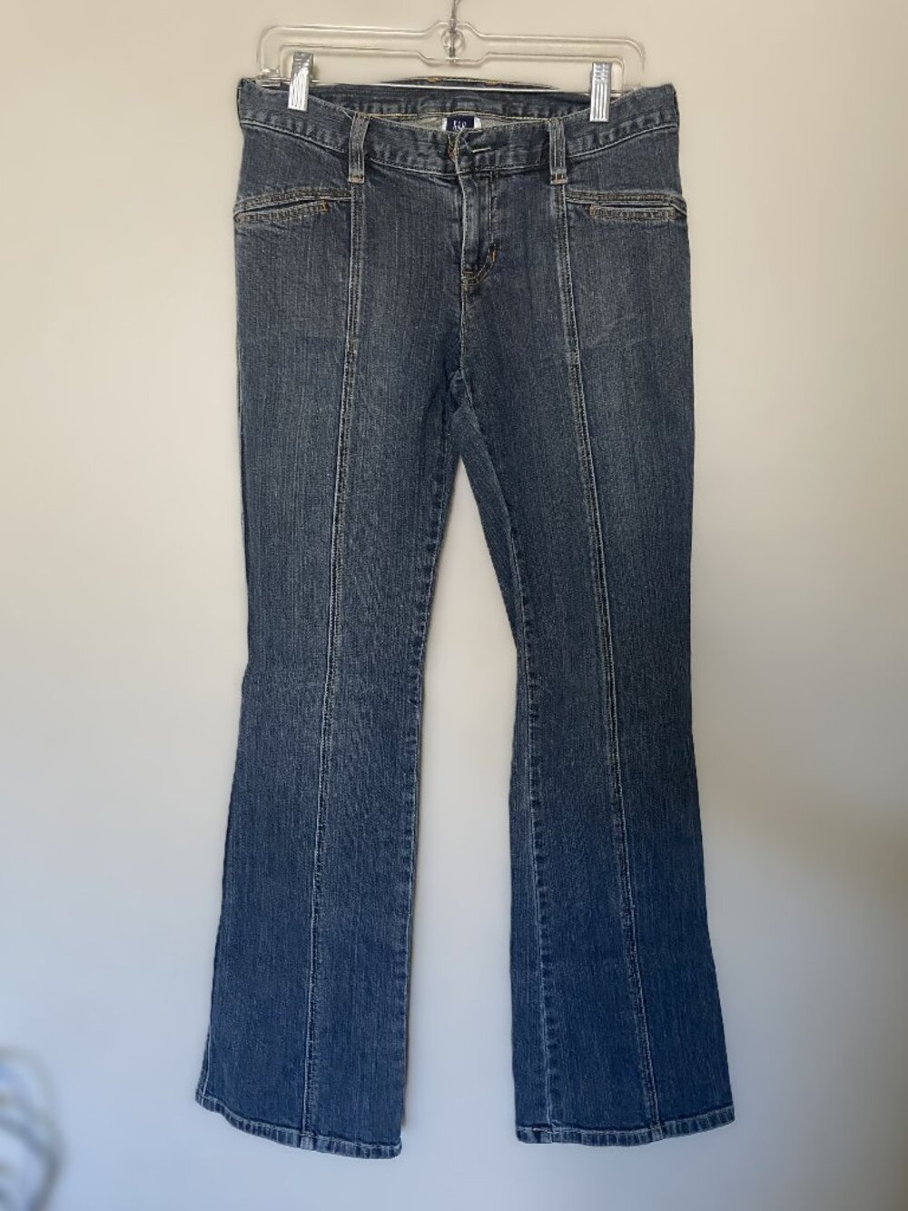 GAP flare jeans Y2K stretchy no back pockets size 6 dark wash